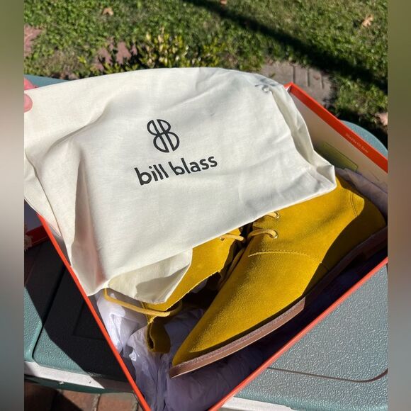 Bill Blass Maggie Desert Suede Boots NIB - Picture 5 of 9